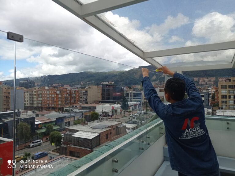 Lavado y limpieza de cubiertas en vidrio