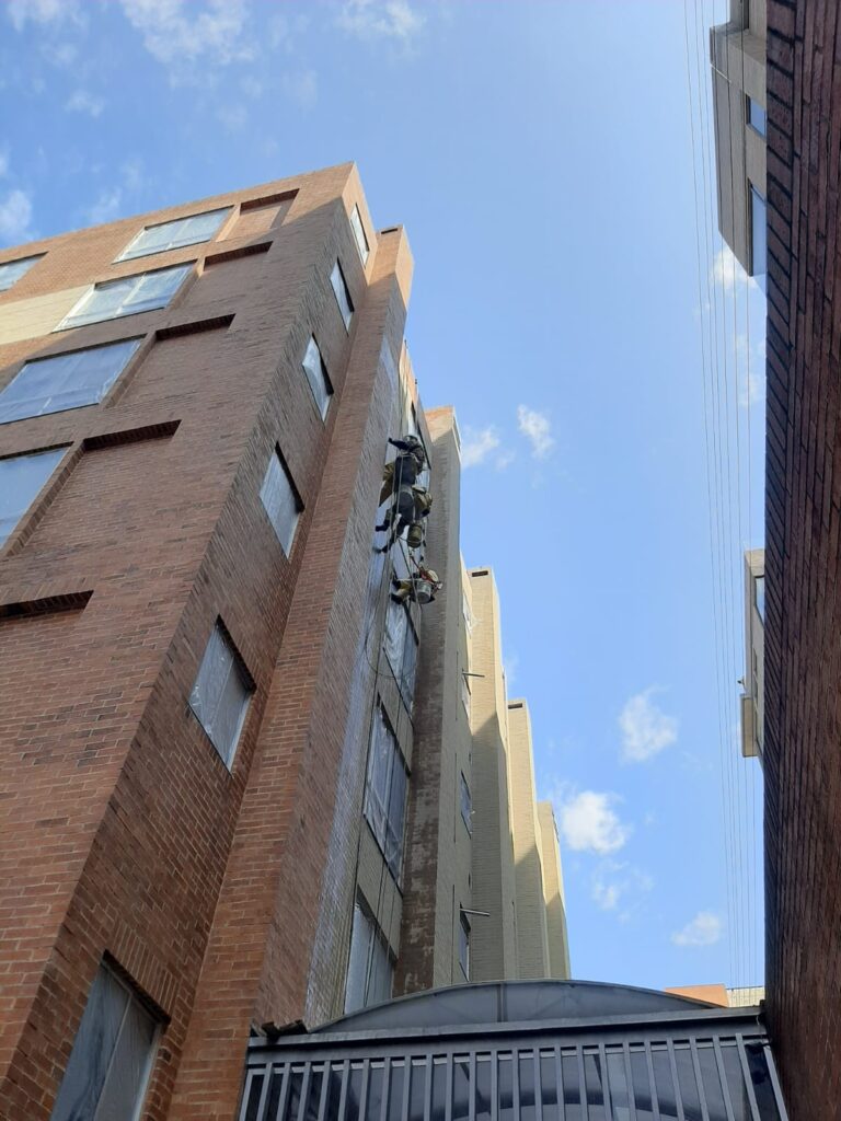 Lavado y mantenimiento de fachadas Bogotá
